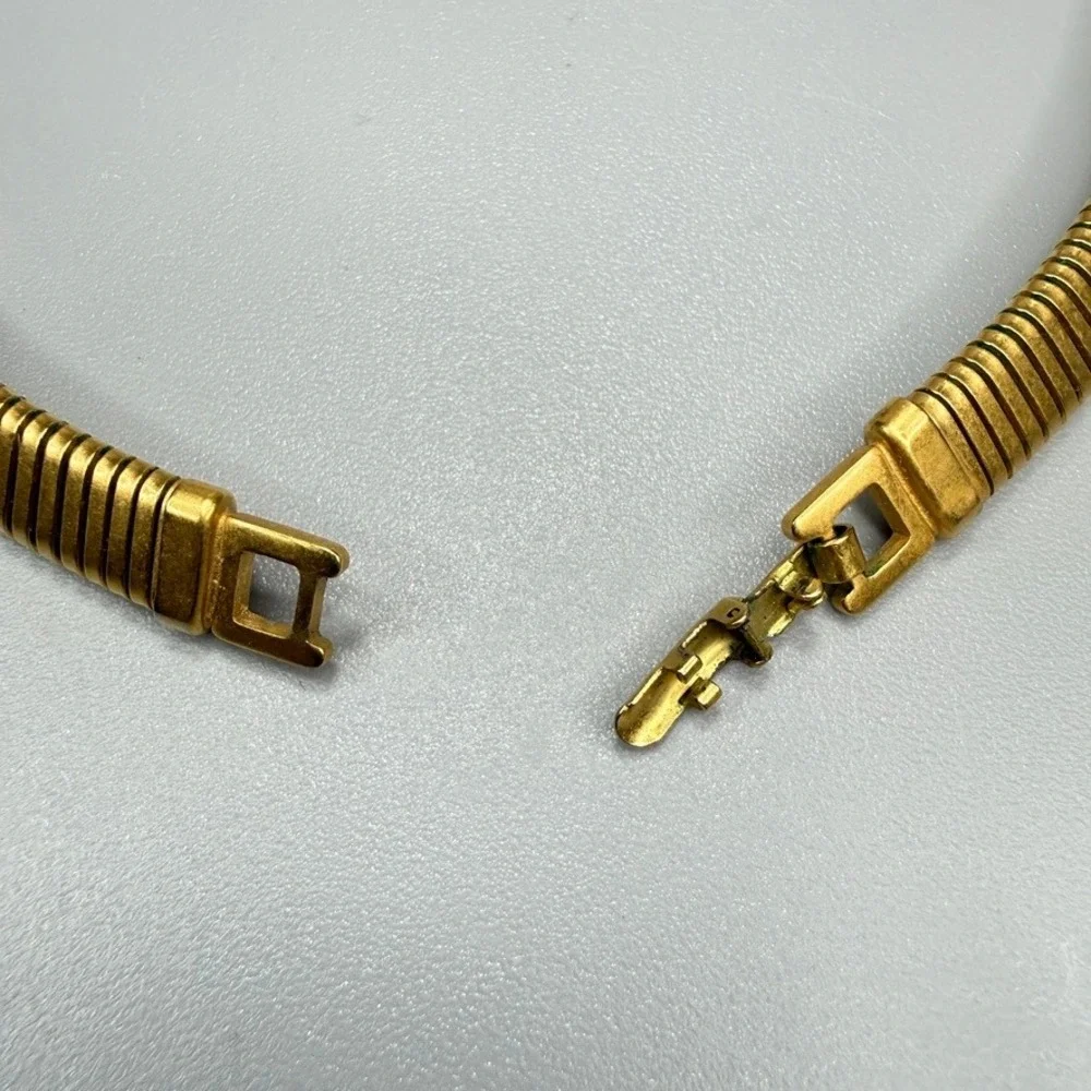 Monet Vintage Gold Tone Ribbed Omega Choker Necklace 15